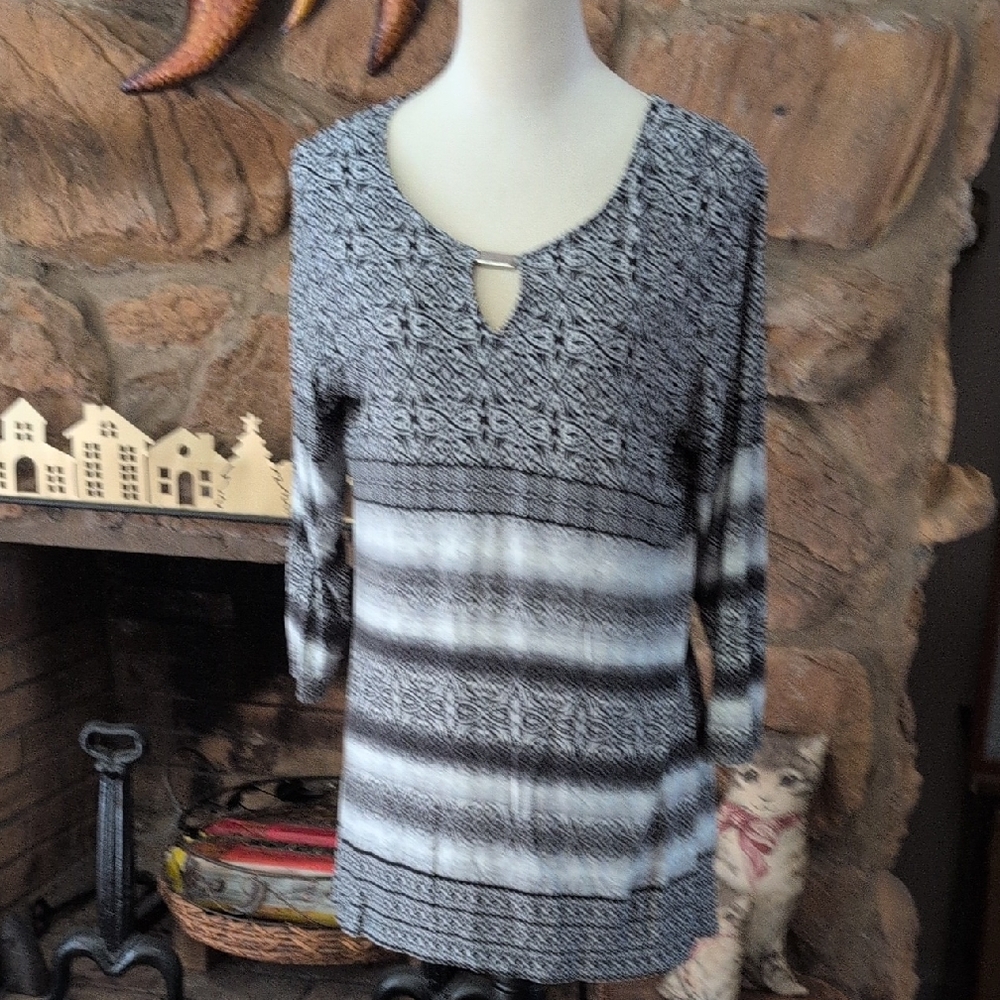 Ruby Rd. Black and White Patterned Tunic Size M
